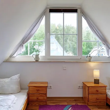 Reetdachhaus Mit Kaminofen Und Grosser Terrasse Holiday home Glowe