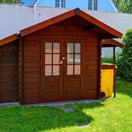 Reetdachhaus Mit Kaminofen Und Grosser Terrasse Holiday home Glowe