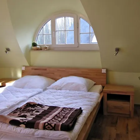 Reetdachhaus Mit Kaminofen Und Grosser Terrasse