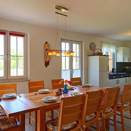 Reetdachhaus Mit Kaminofen Und Grosser Terrasse