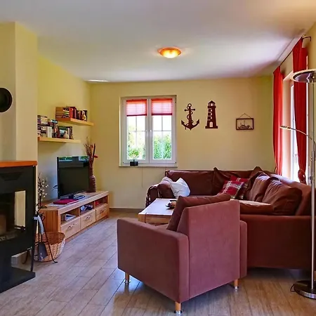 Reetdachhaus Mit Kaminofen Und Grosser Terrasse *